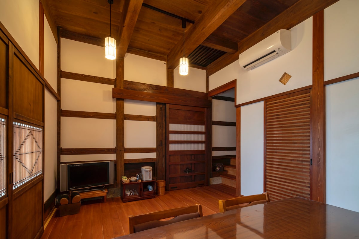 这是埼玉县唯一的旅馆，是Koedo-Kawagoe的中心，您可以住在大约130年前建造的仓库[Tsuboya]被指定为景观重要的建筑