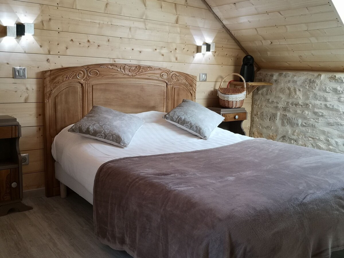 Chambre Ambre en Périgord vert avec spa optionnel