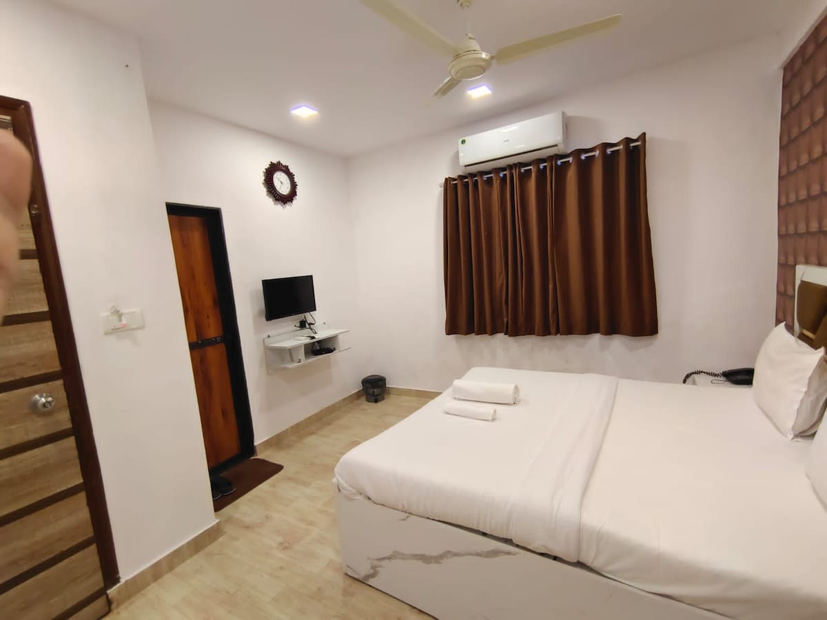 Fascinate room in kandivali east