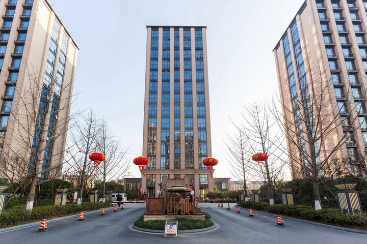 暖暖民宿【玩屋】【丰潭路地铁站】城西印象城loft三室投影仪近西溪