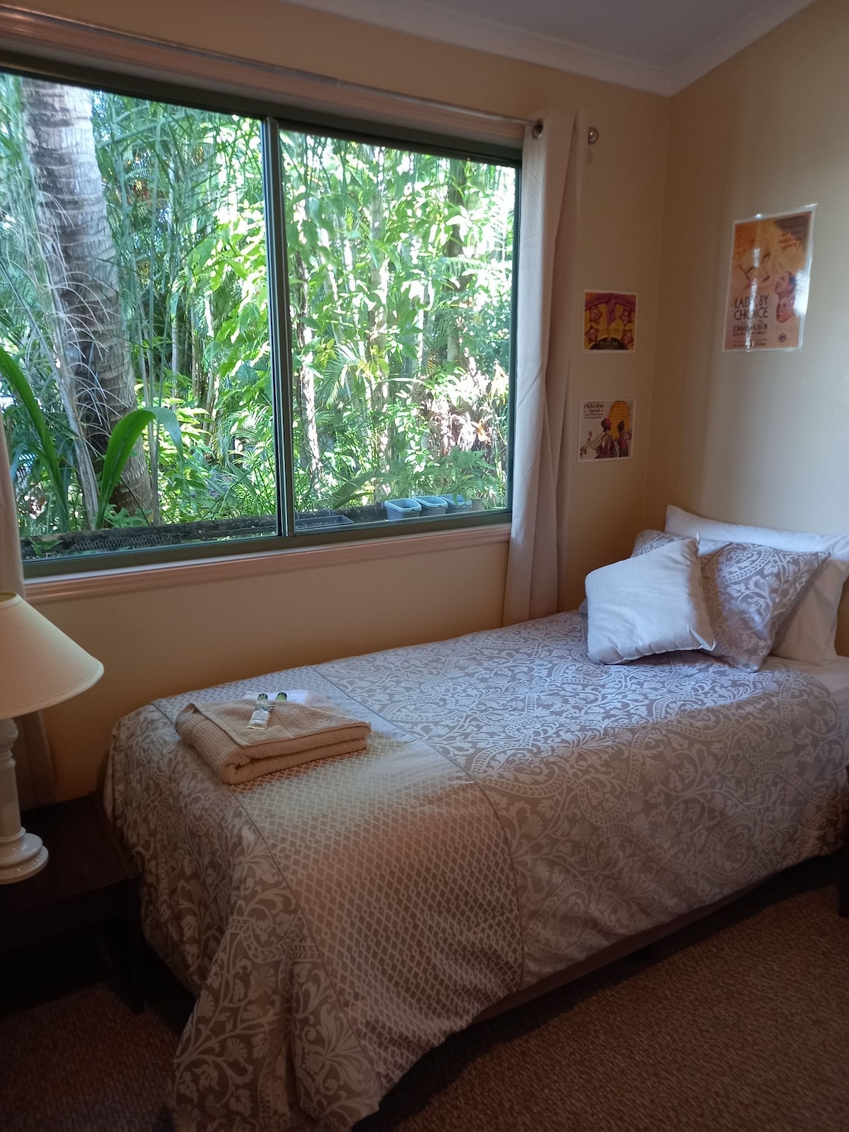 Adorable 1 bedroom guest house with pool