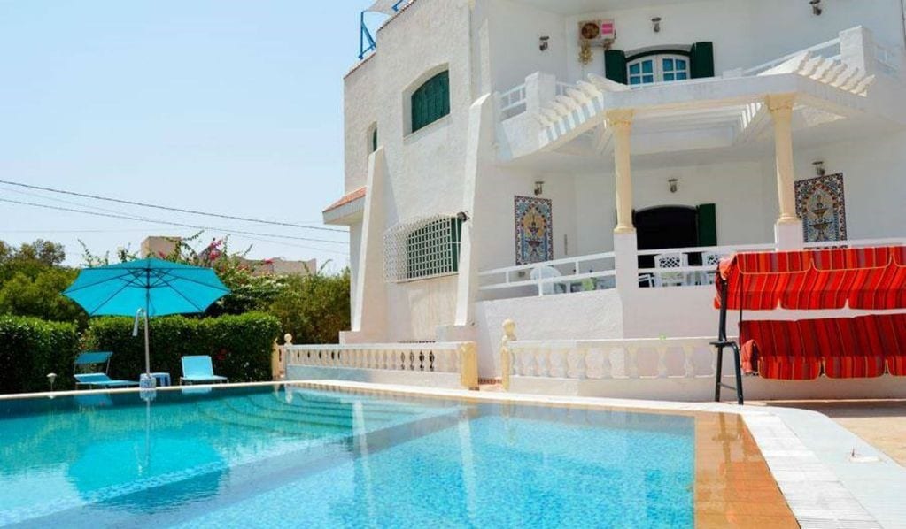 Charmante villa avec piscine privée à Chott Meriem
