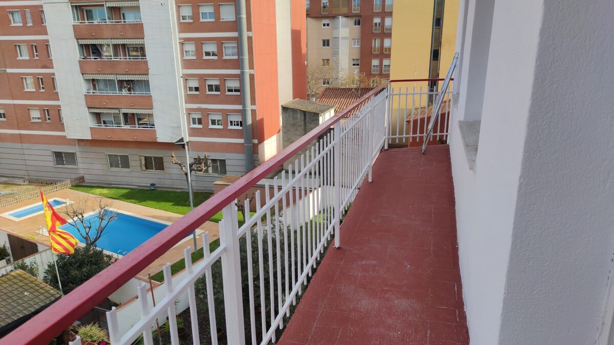 可爱的4卧公寓，距离巴塞罗那市中心20分钟
