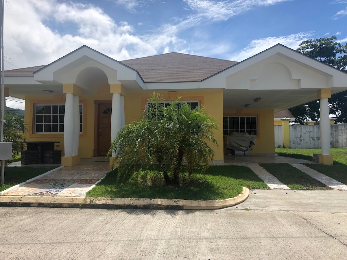 La ceiba family luxury Villa