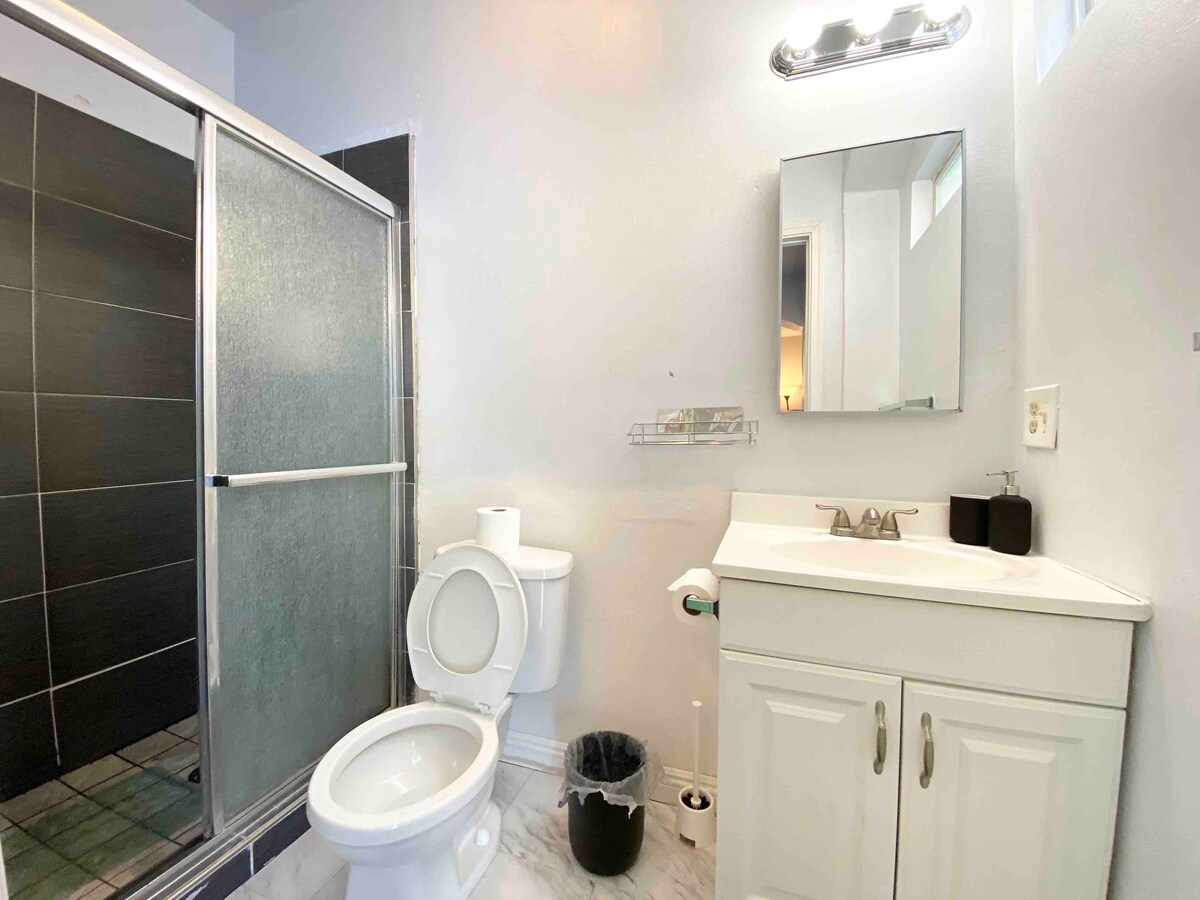 1337C#  Private bathroom 独立出入 自带卫生间 一室一卫套房 近高速