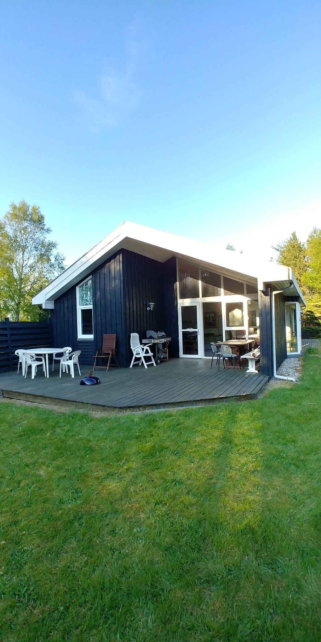 Billigt sommerhus tæt ved børnevenlig strand