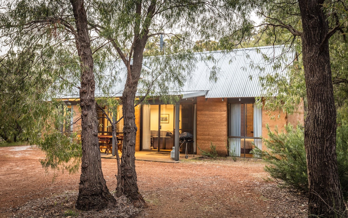 Bussells Bushland Cottages - Couples Cottage