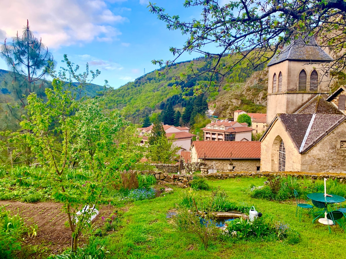 Charmant Meublé au cœur d’un village thermal