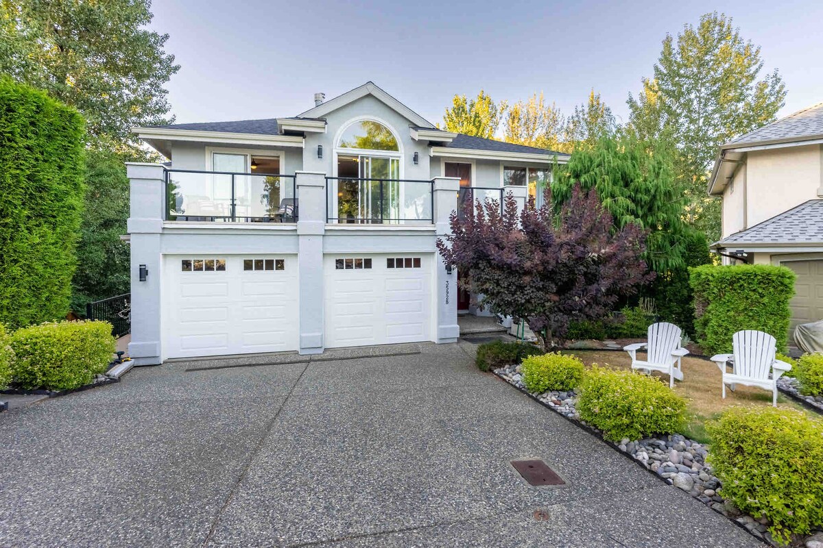 Bright & Spacious Mountain View Family home