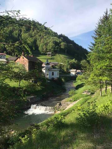Grahovo ob Bači的民宿