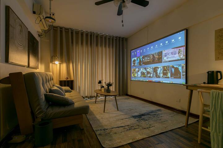 投影套间一室一厅一卫,钟楼回民街西大街城墙,地铁两站,4天以上可