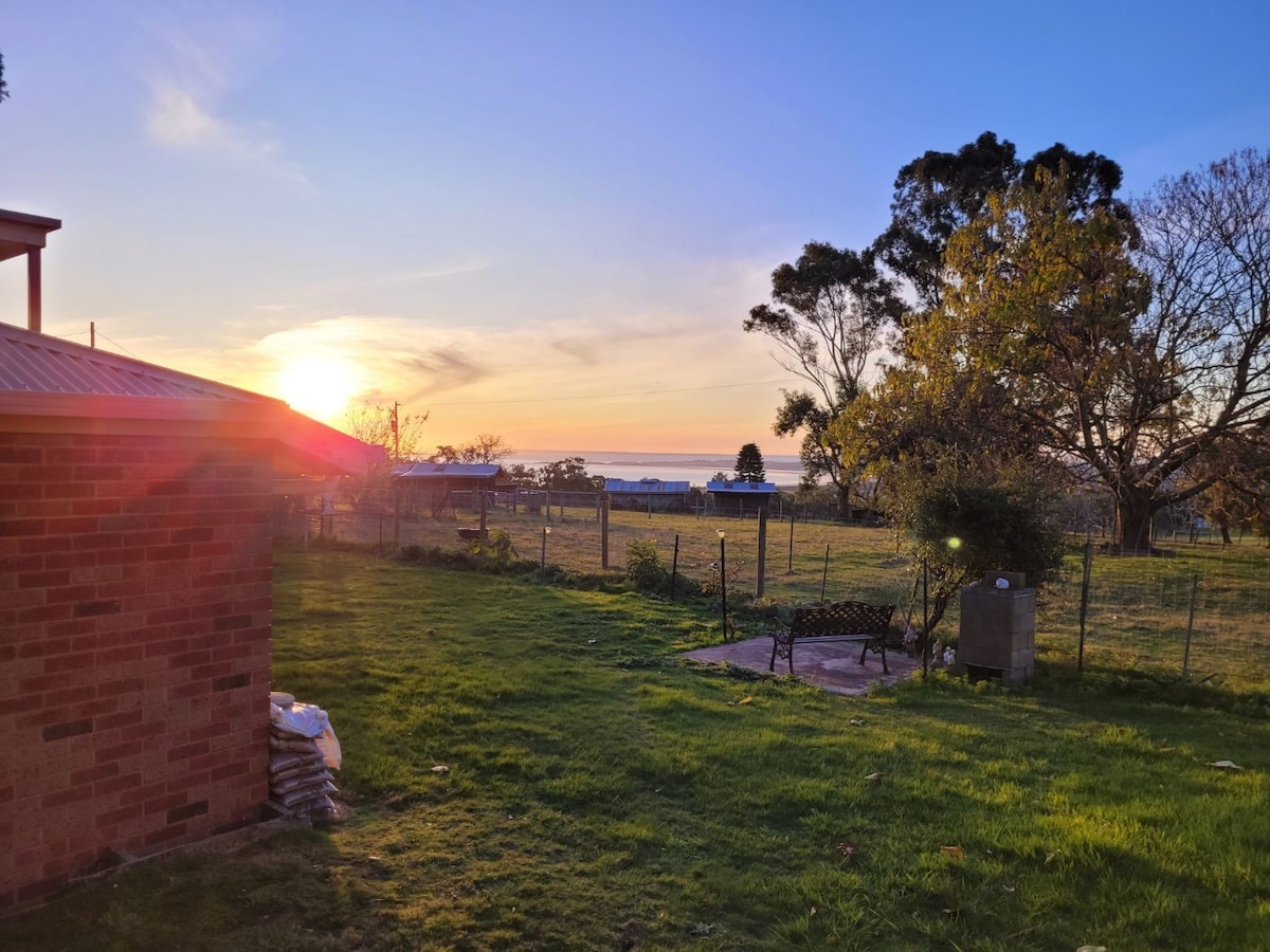 The Guesthouse on the Hill