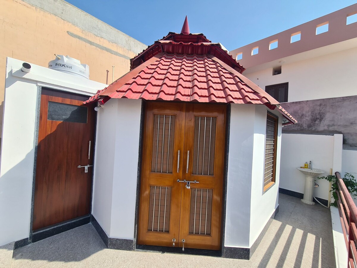 Daukiya villa: Hut with garden, lounge