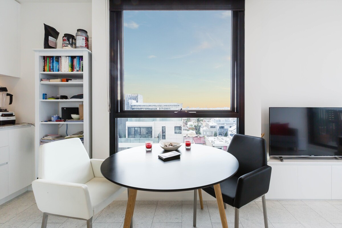 ★PENTHOUSE FITZROY★ Skyhigh View | Balcony | 1BD