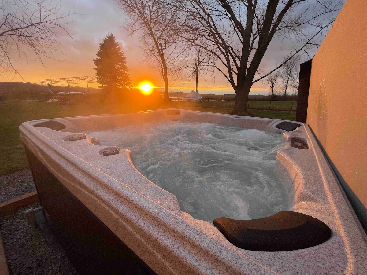 Sunset Bay, 2023 Hot Tub!