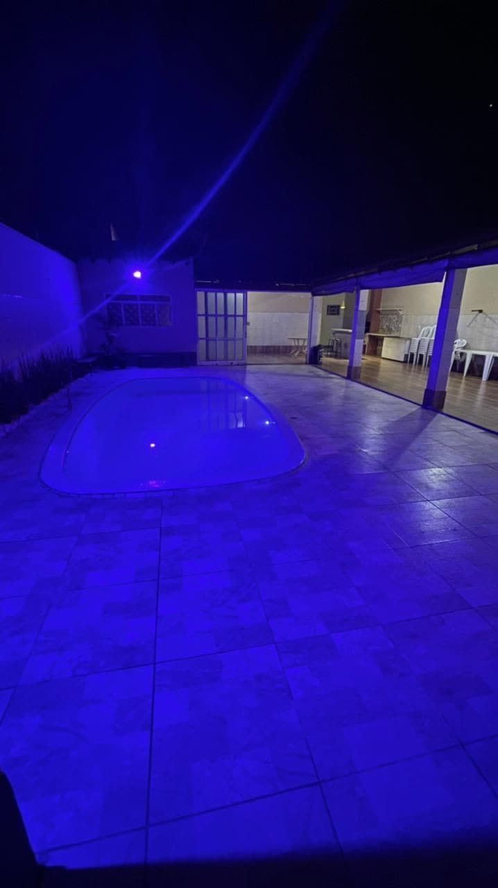 Área de lazer/casa com piscina