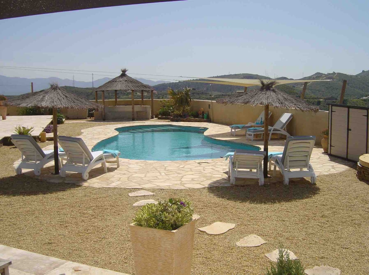 Set in Andalucía, casita estilo is a self contained cottage with pool, sea and mountain views.