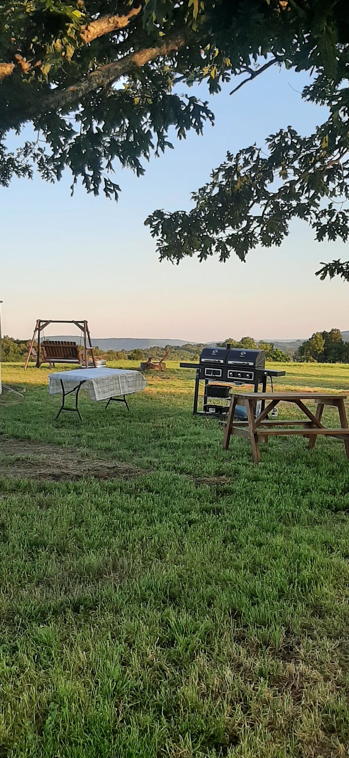 Hummingbird House Glamping@ Legacy Hollow Farm