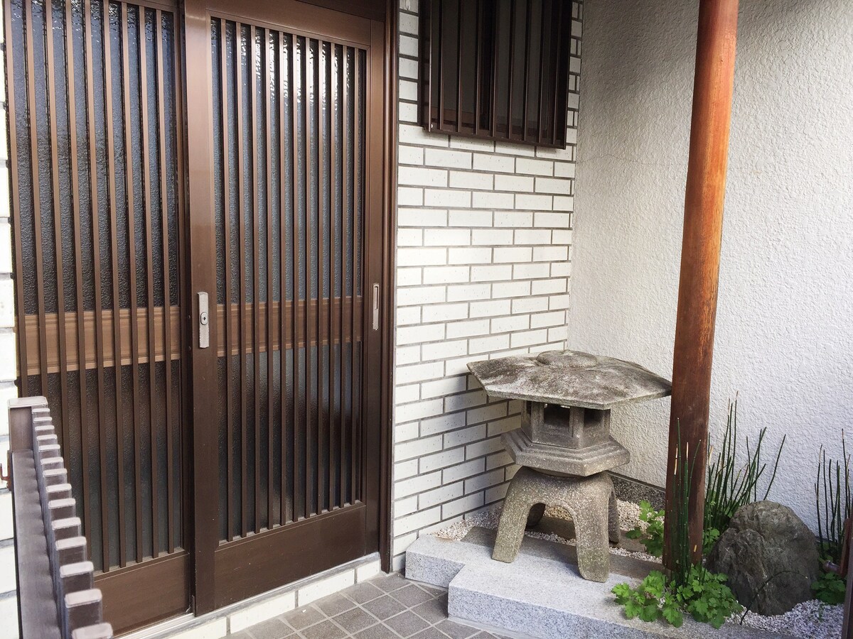 逸客館 京都下京區 感受京都式生活步调
二楼温馨和室 1-3人房