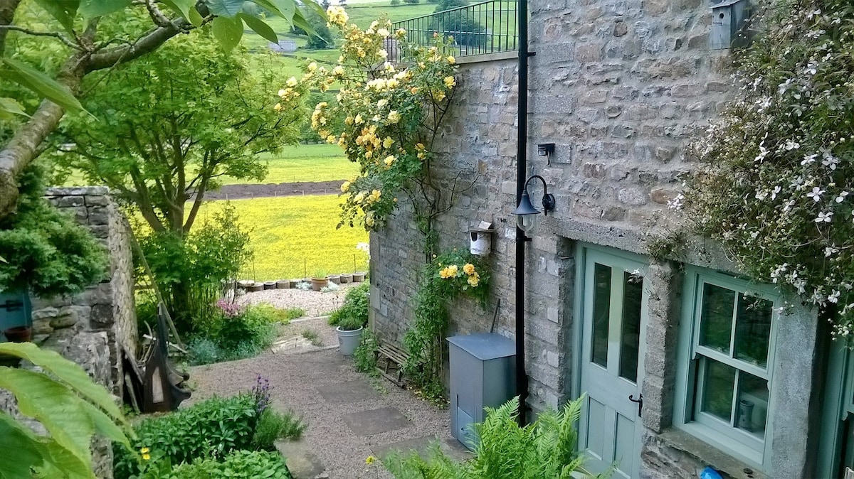 Swallows Byre, amazing views, cosy, warm