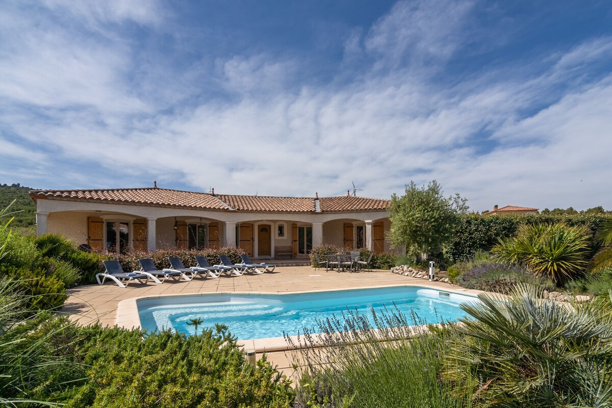 Spacious villa in Pouzols-Minervois with pool