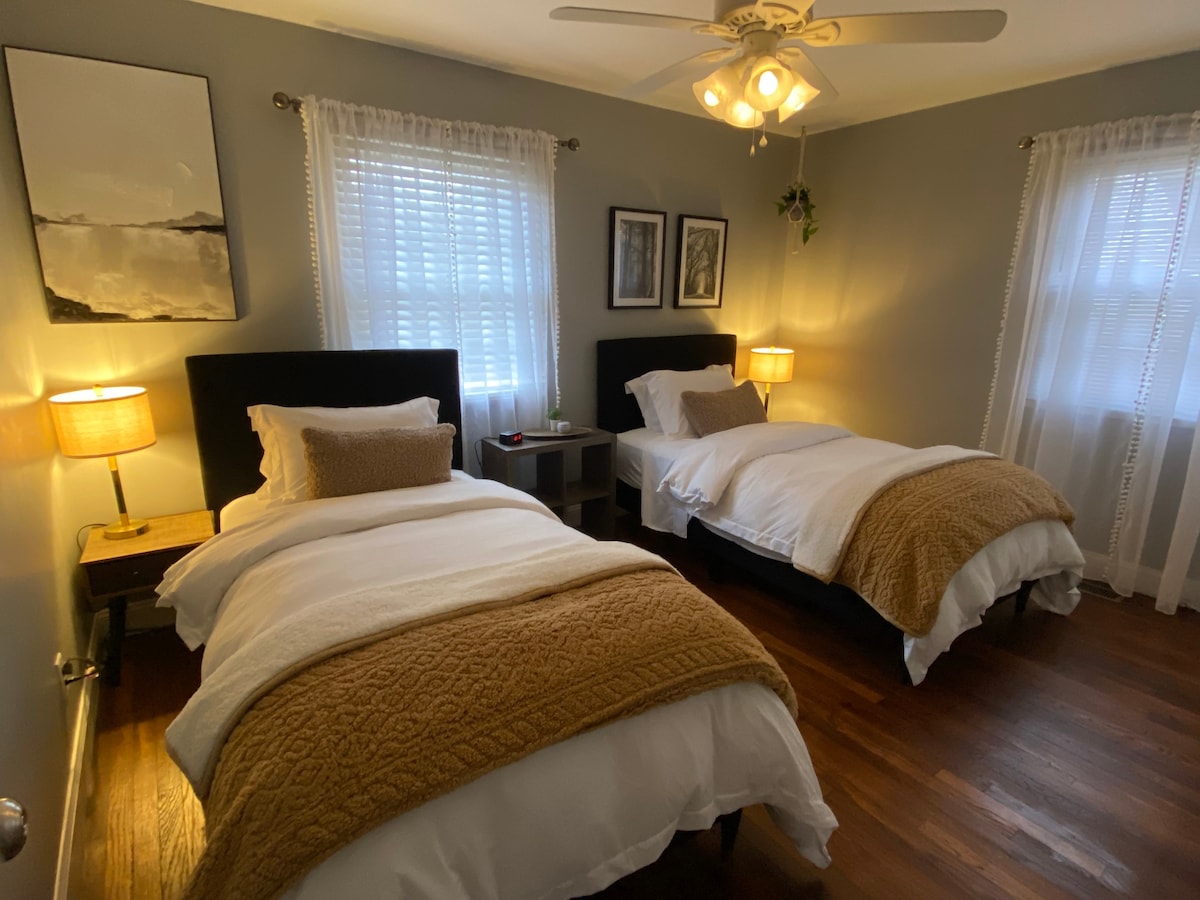 Modern - King Bed in St Charles IL