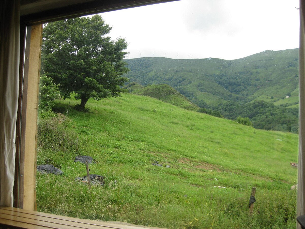 蒙塔尼亚（ Montaña ）村的乡村别墅。索巴山谷（ Valle de Soba ）。