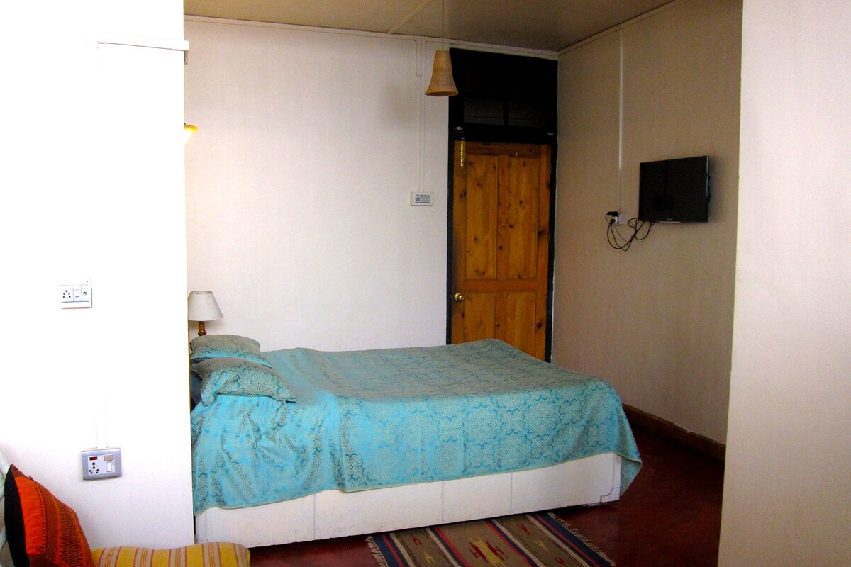 Shillong ，位于市中心的舒适房间