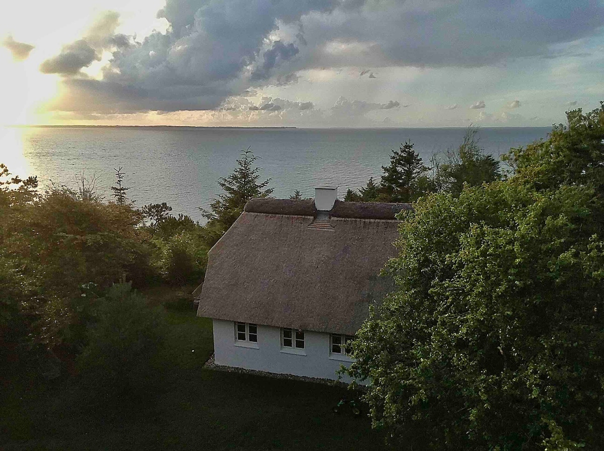 Lovely sea view cottage at amazing Fur