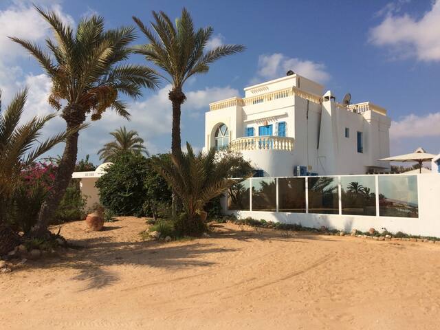 spacious villa with swimming-pool