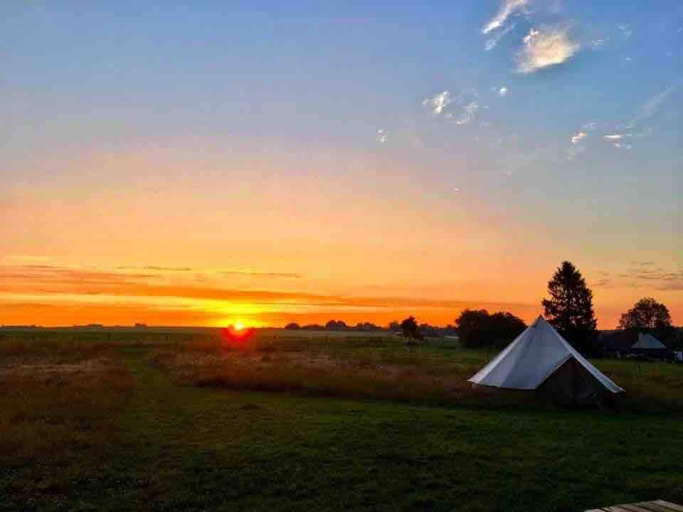 Tentes tipi, pdj compris. Nature & déconnexion