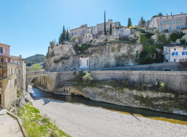 韦松拉罗迈纳(Vaison-la-Romaine)的民宿