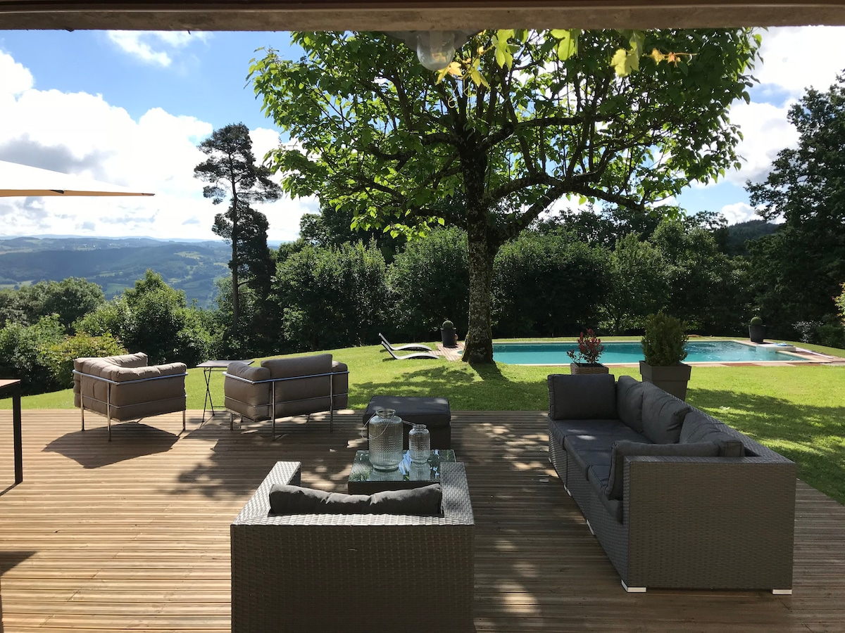 Maison avec superbe vue & piscine.