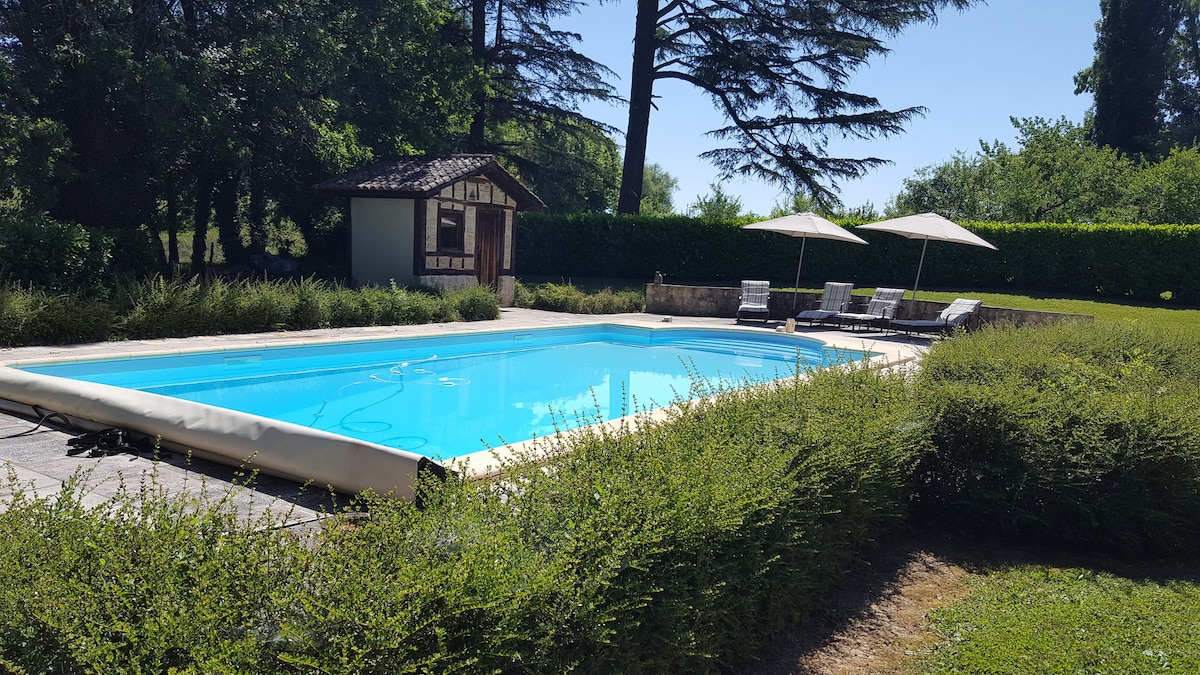 Gîte Le Pavillon dans le parc du Château Lescaut