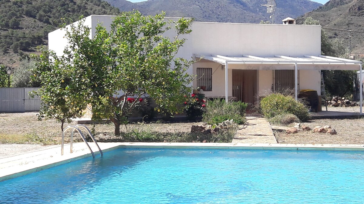 阿尔普哈拉（ Alpujarra ）的房子，设有泳池和地块