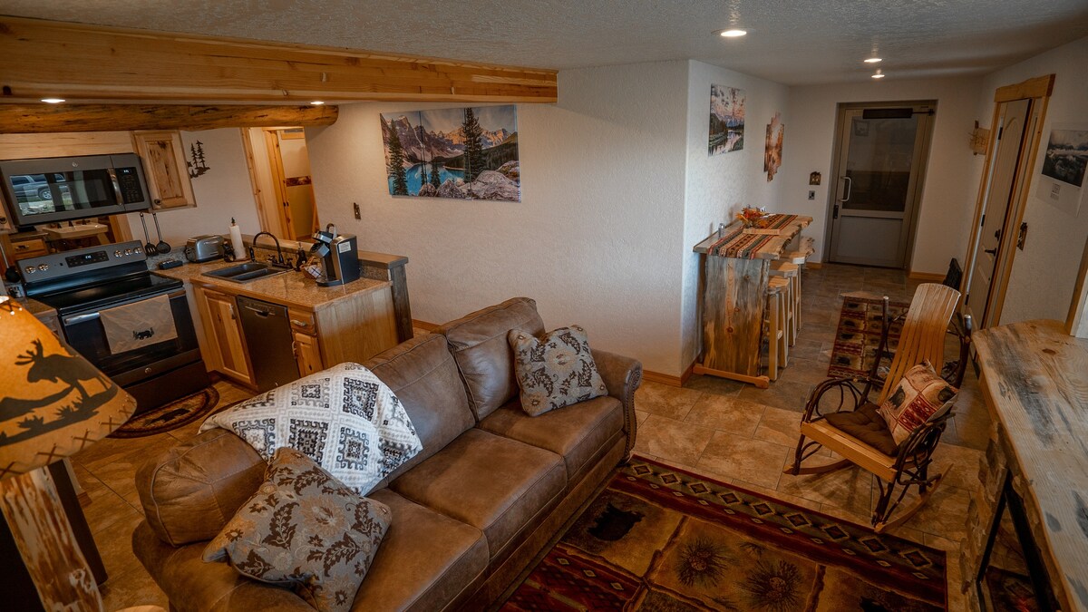 Legacy Lodge: Basement suite