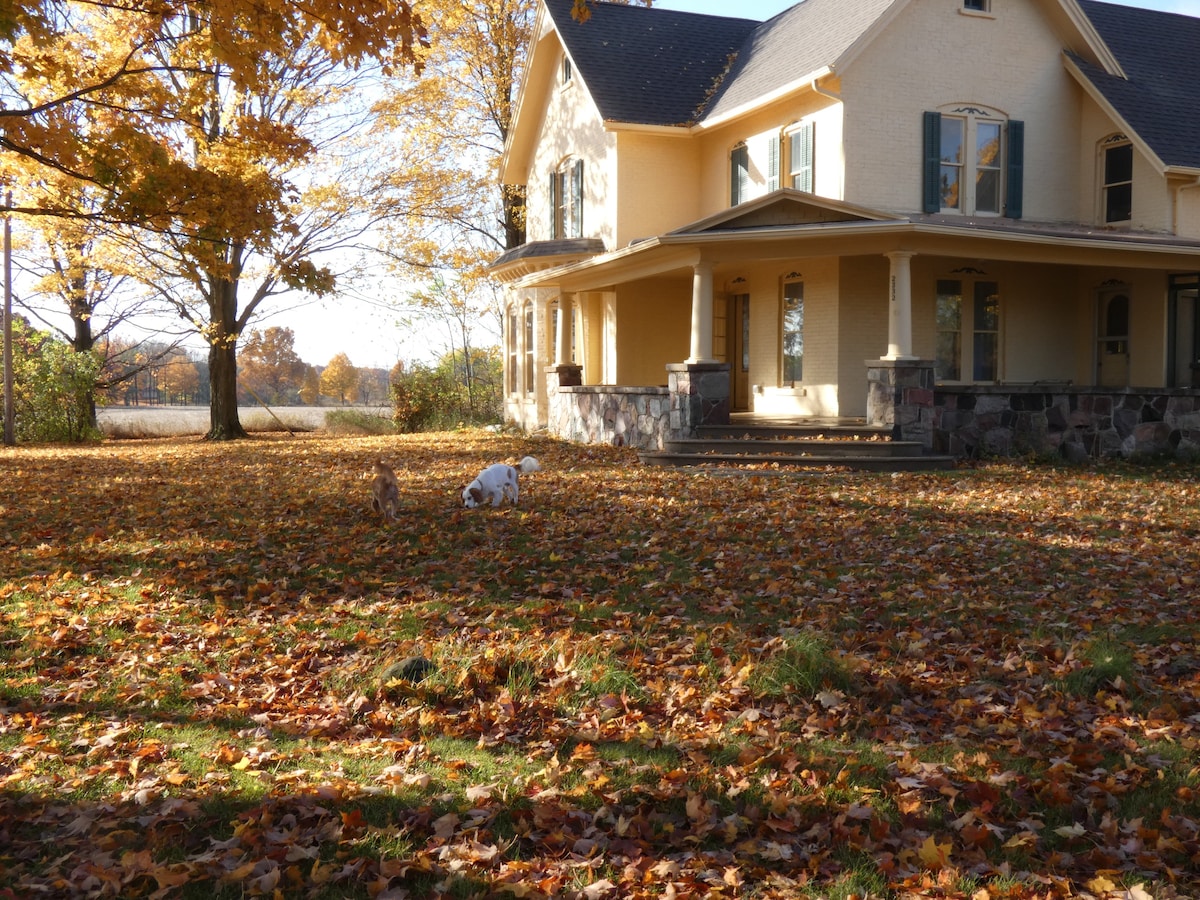 占地200英亩可爱的历史悠久的家庭农舍