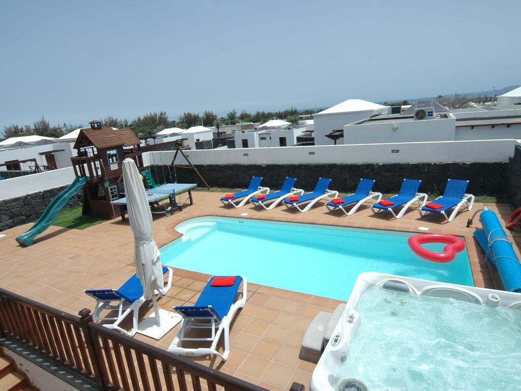 Spacious Villa, Sea Views,Childrens Play Area,Hot Tub,Heated Pool, Ping Pong,Arcade Machine-Lobos 43