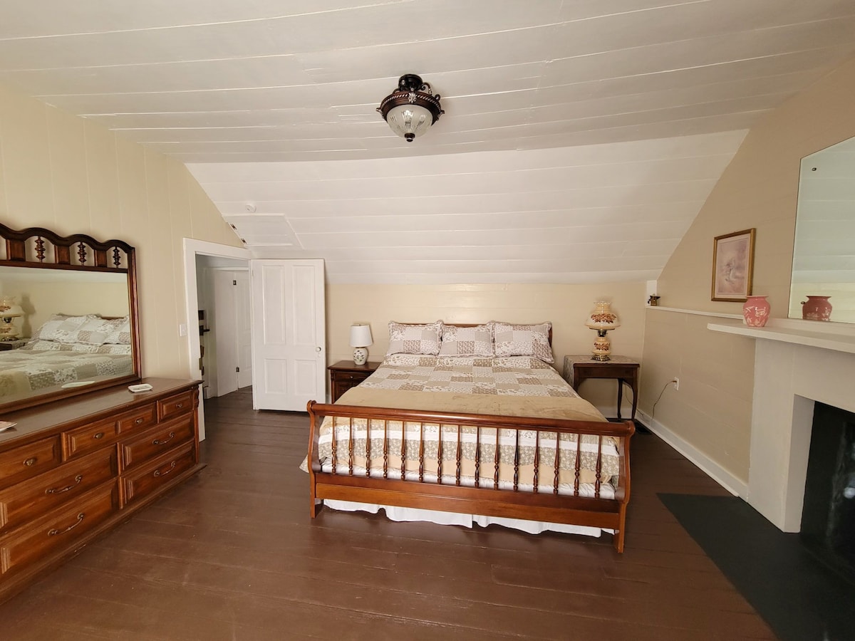 Seay's Historic Inn - Entire Upstairs Unit!