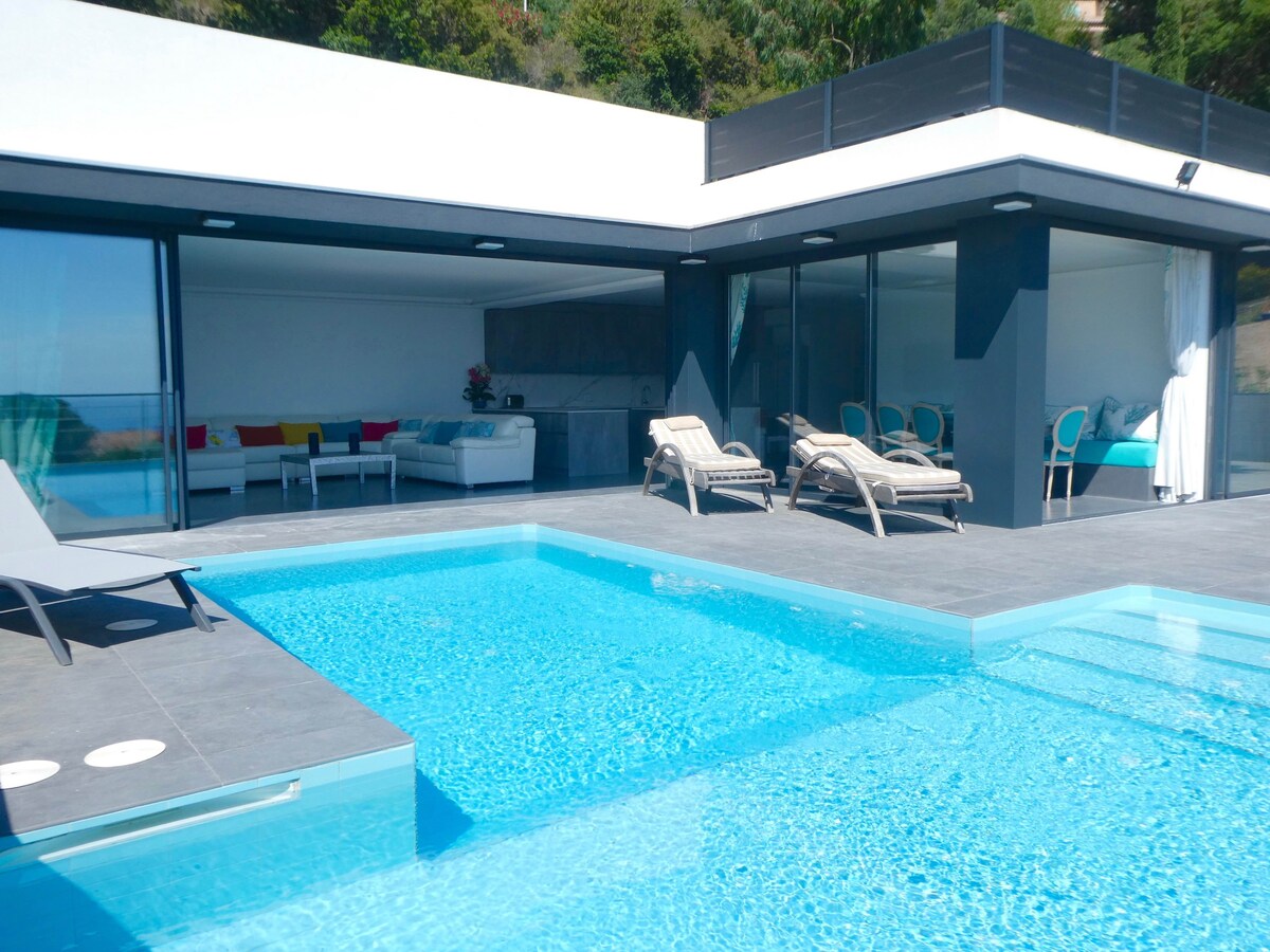 Corniche Bleue ，应用程序，露台上的泳池，海景