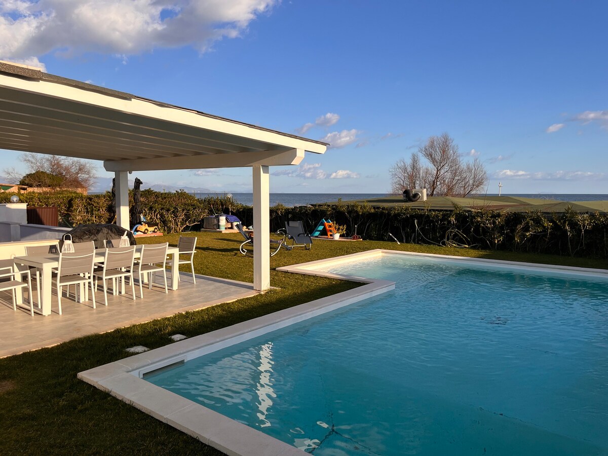 Villa con piscina Fronte mare