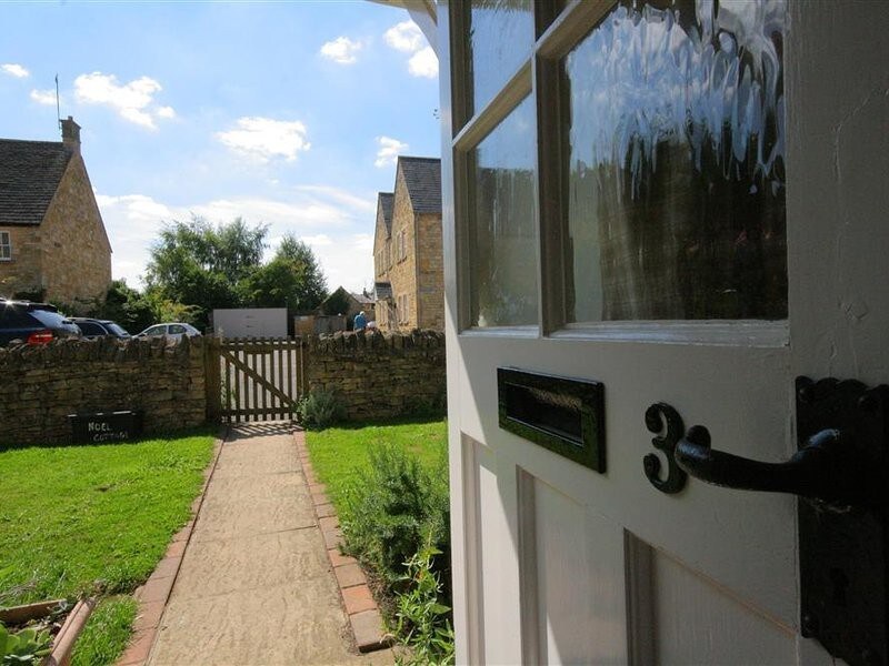 Central Chipping Campden Cotswold Stone Cottage