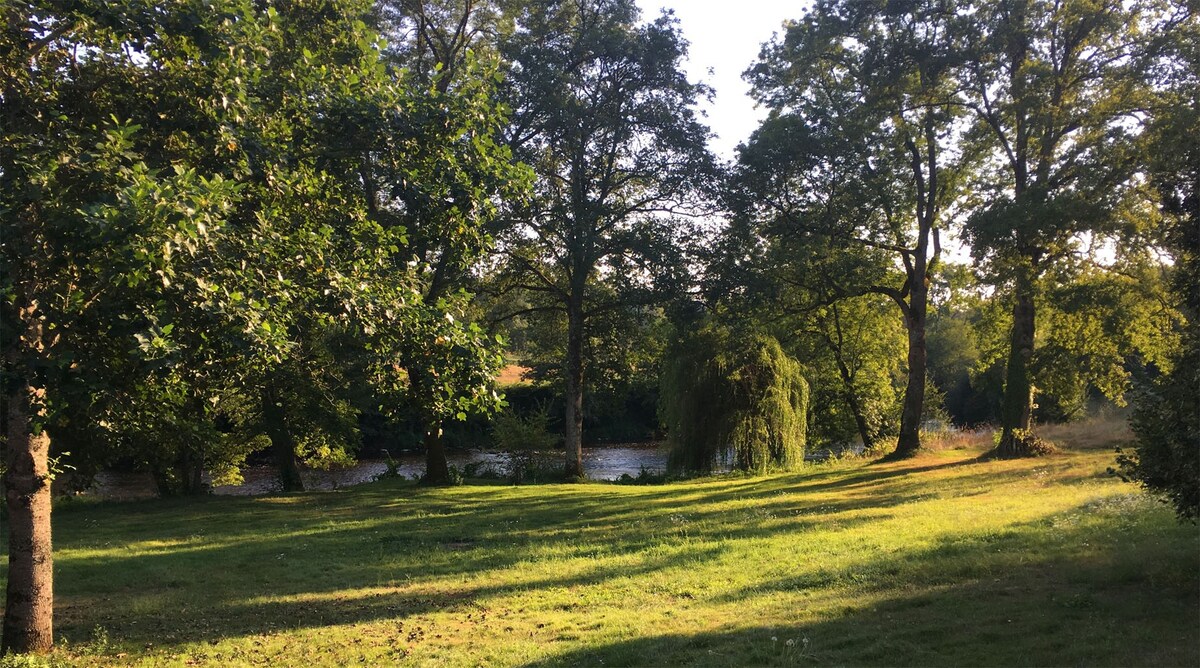 Maison de campagne au bord de l'eau