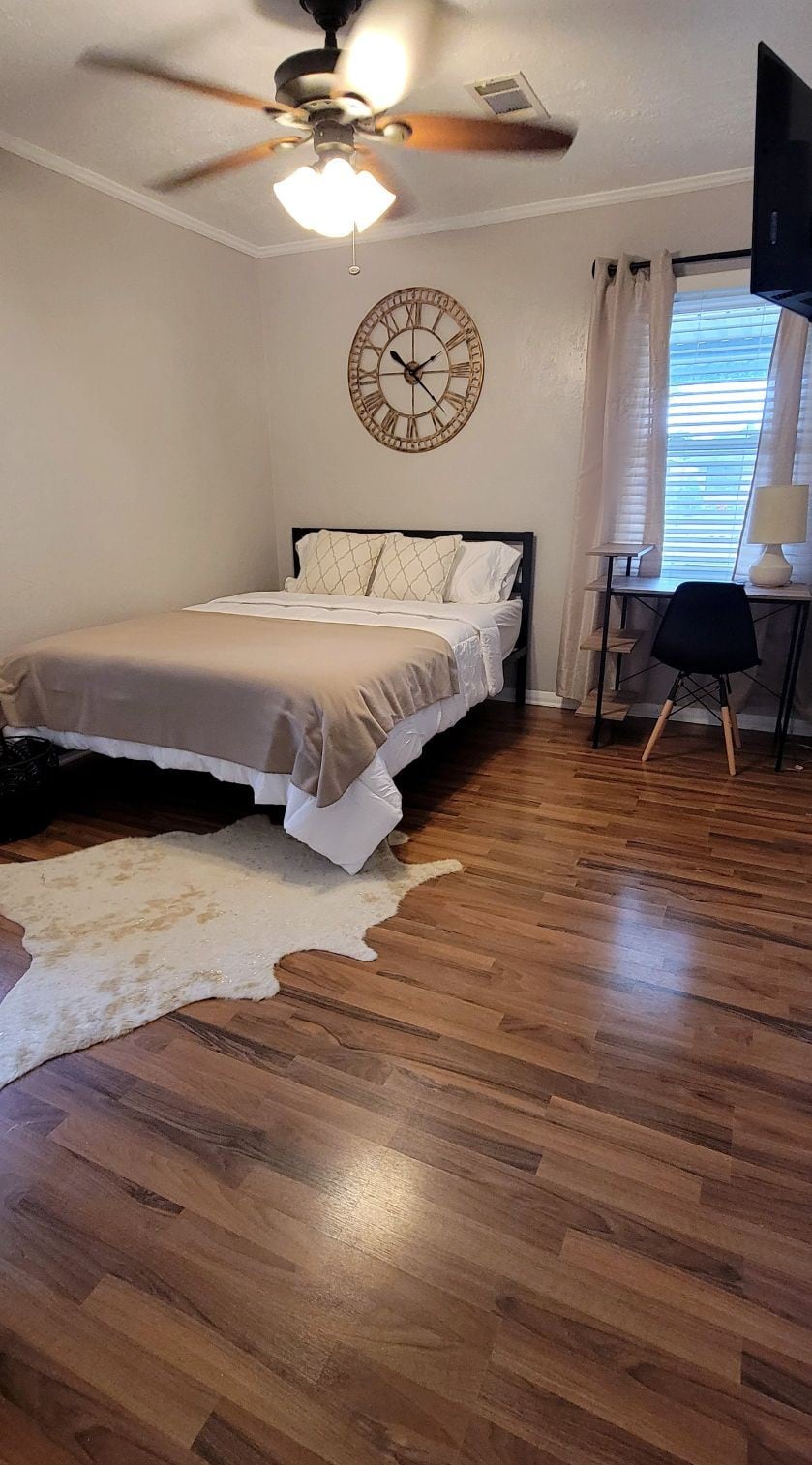 #2. Comfy Queen Bedroom with Desk+TV