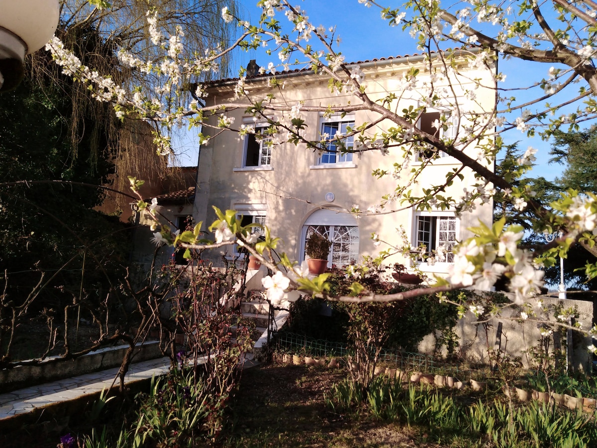 4星级乡村小屋，位于「Fil de l 'Eau」，靠近圣埃米利翁