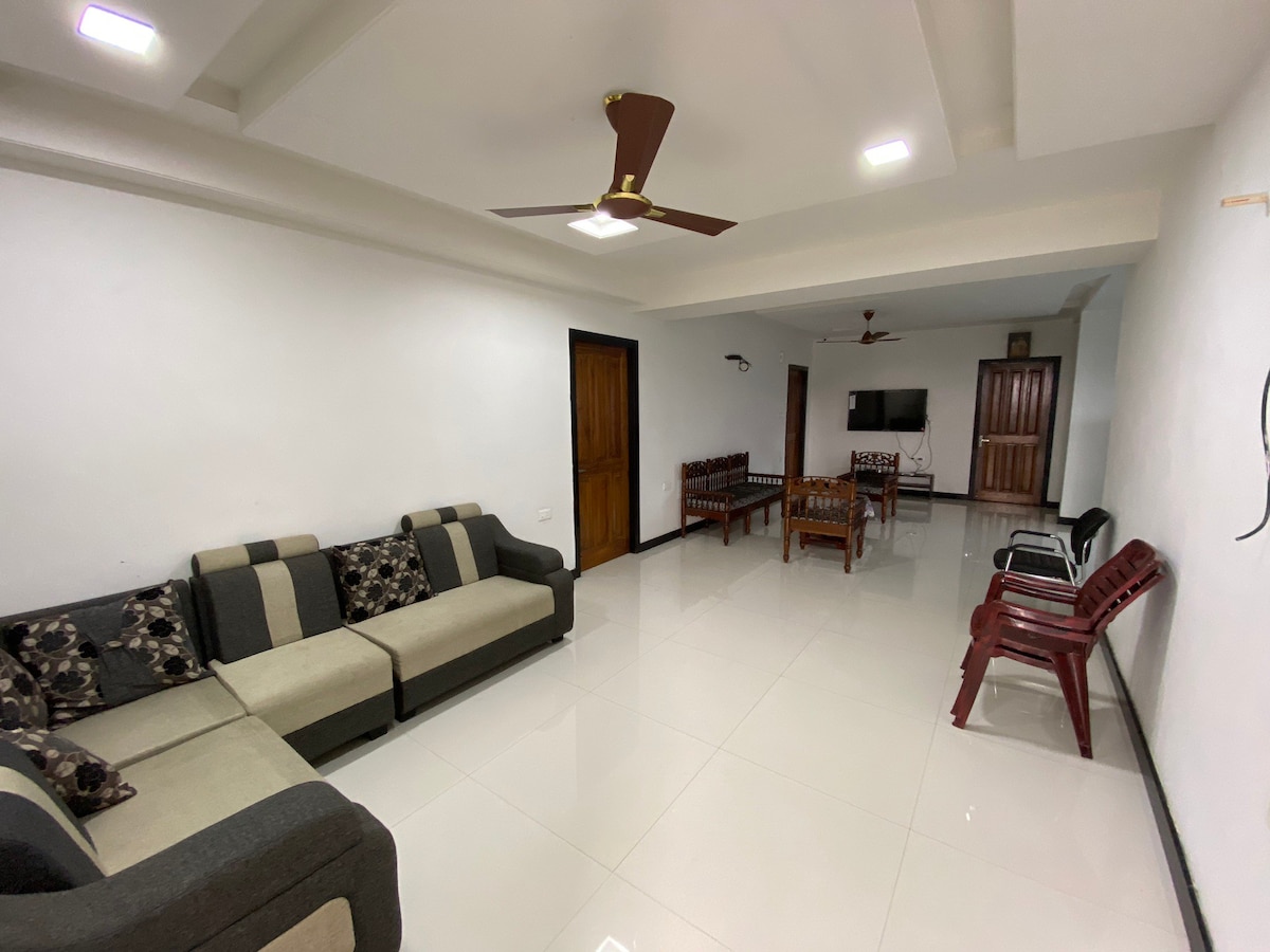 Sri Nivasam - HomeTel - 6 BHK (+91-9440154256)