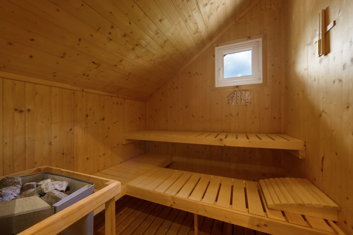 Hohentauern/Styria的木制度假木屋（含桑拿）