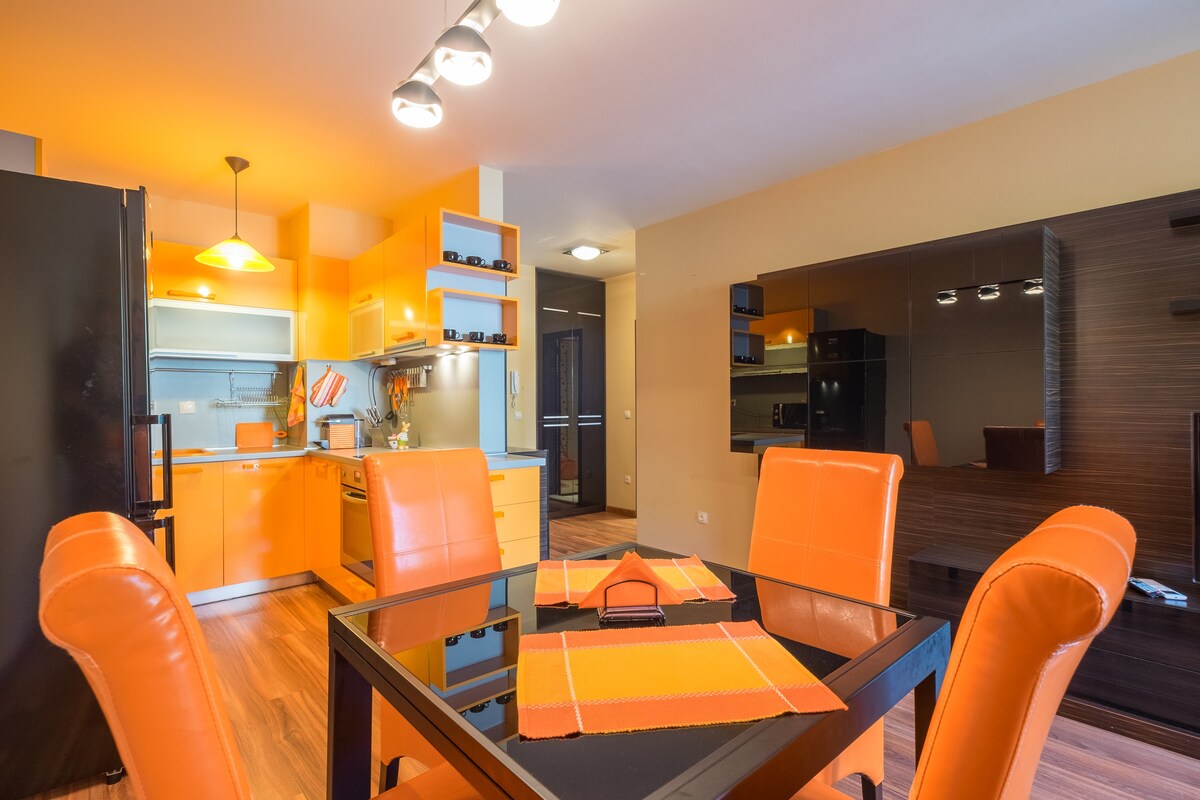 橙色设计师公寓