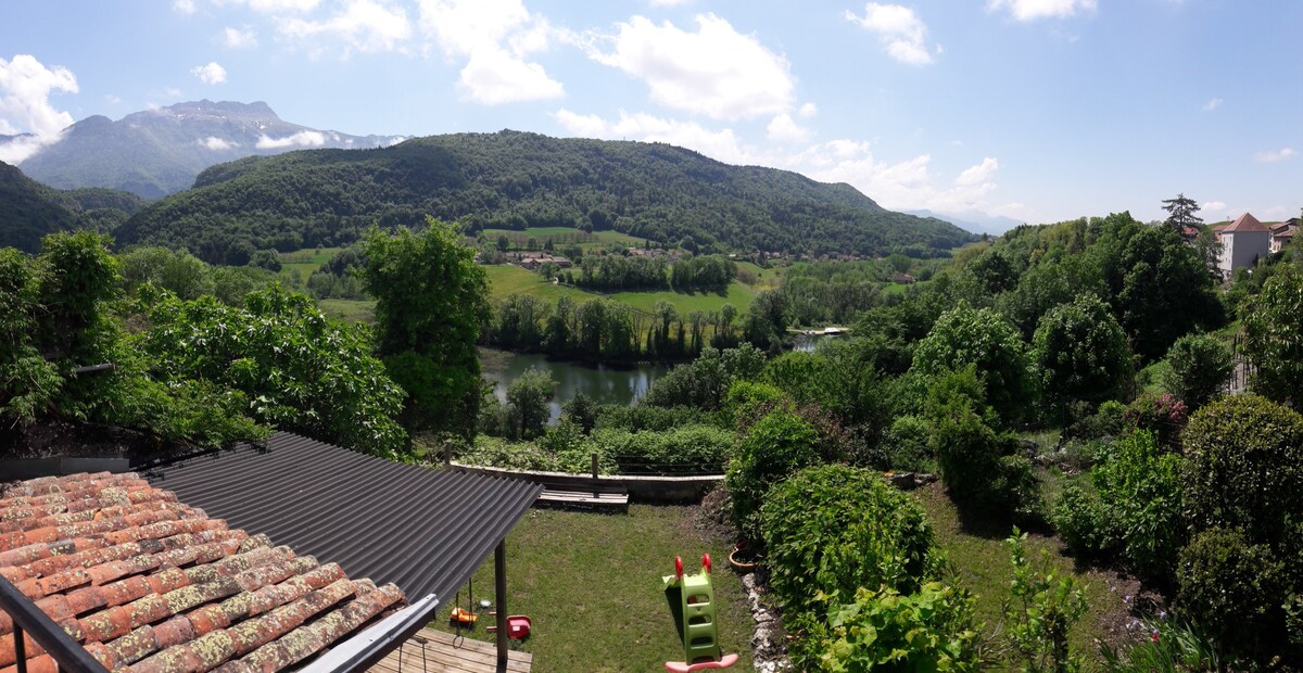 Saint-Étienne-de-Crossey : maison avec vue