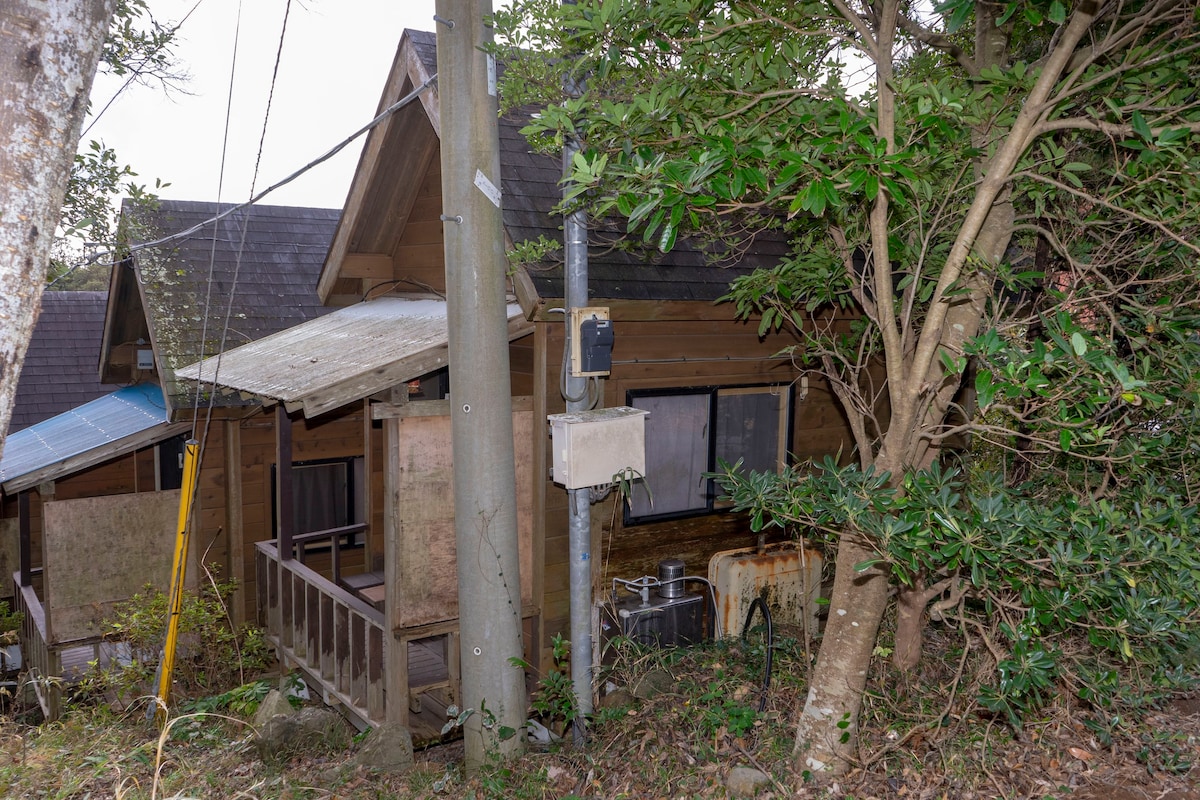 庭院一侧可容纳2人的小木屋（ 3人） [禁止吸烟、免费床上用品、免费停车] Minami Izu Landhopia